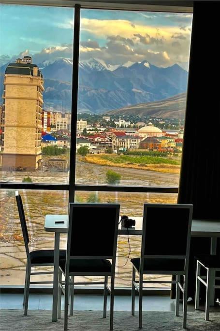 9Th And 6Th Floor Stylish Apartments With Mountainvista Бишкек Экстерьер фото