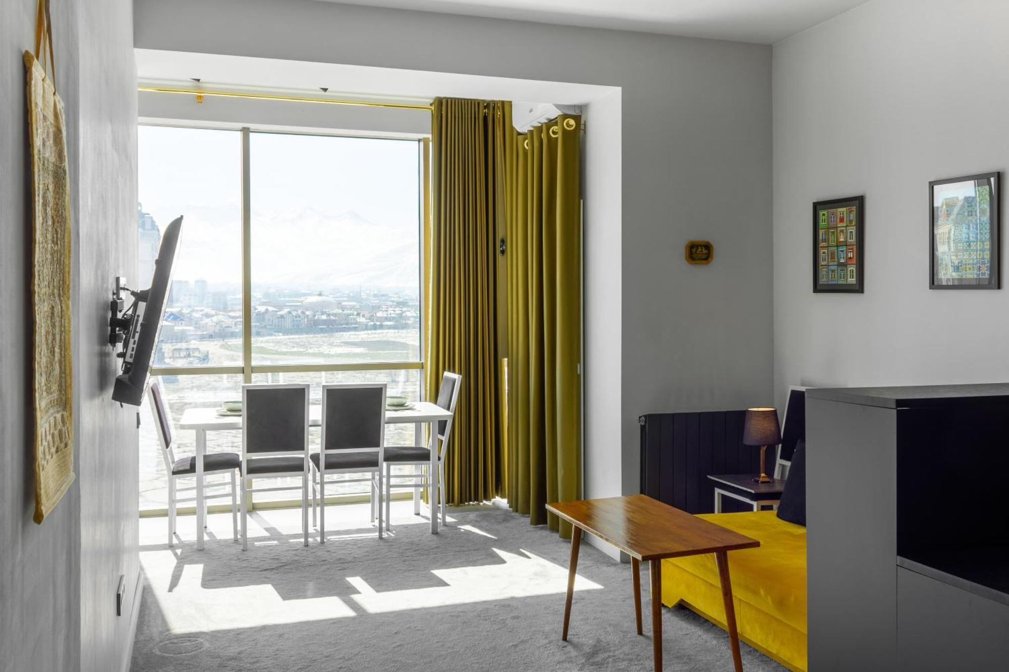 9Th And 6Th Floor Stylish Apartments With Mountainvista Бишкек Экстерьер фото