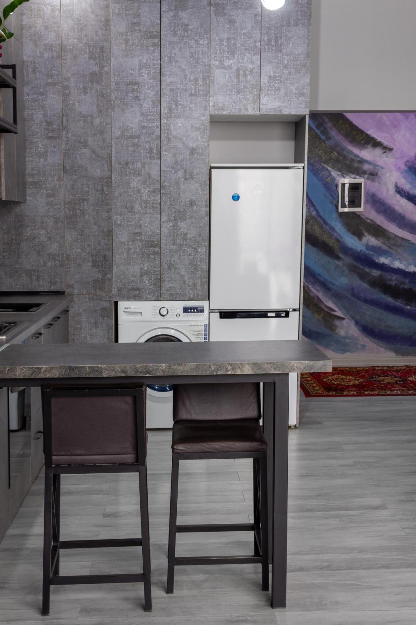 9Th And 6Th Floor Stylish Apartments With Mountainvista Бишкек Экстерьер фото